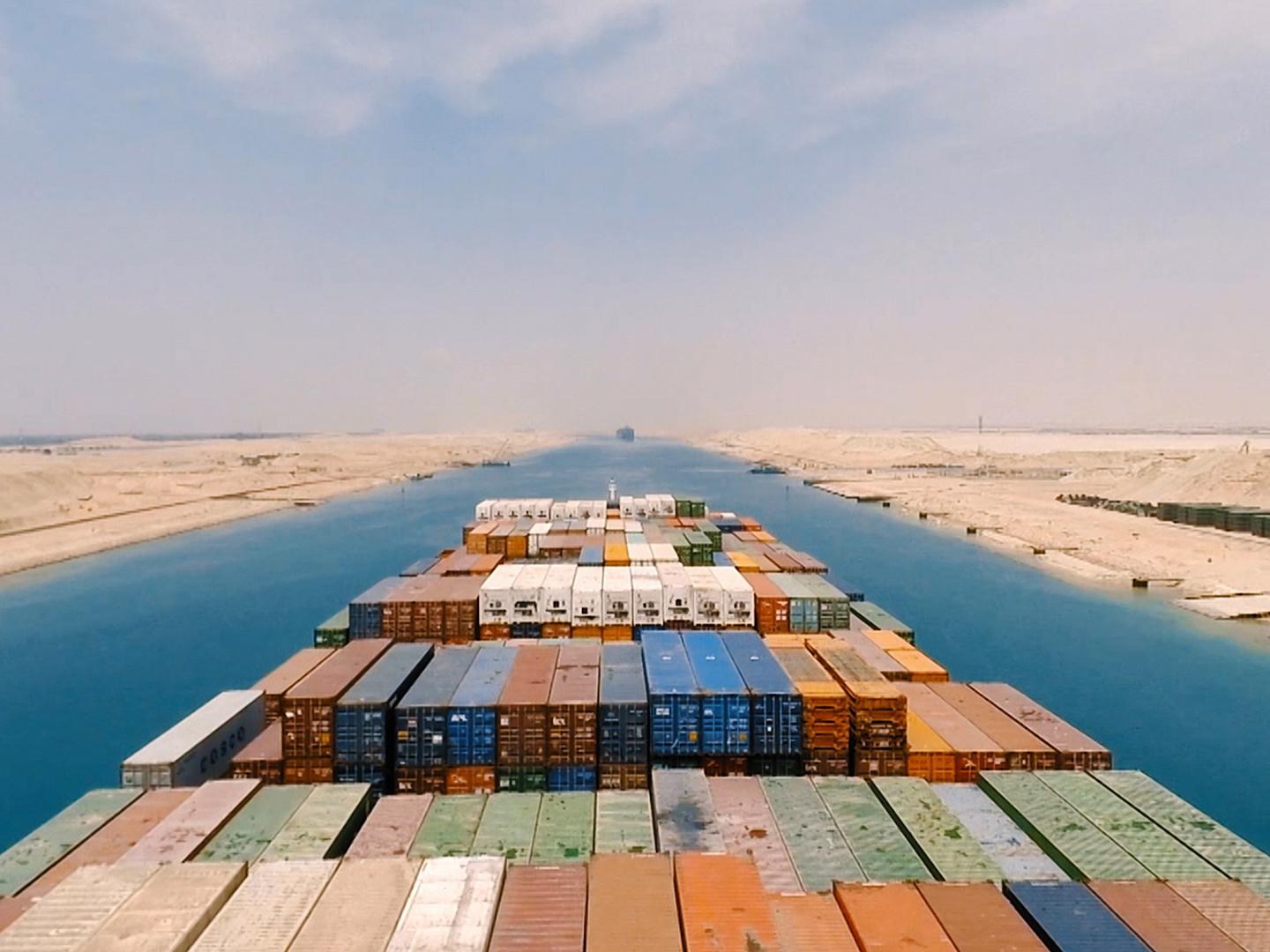 Застрявшие в Суэце