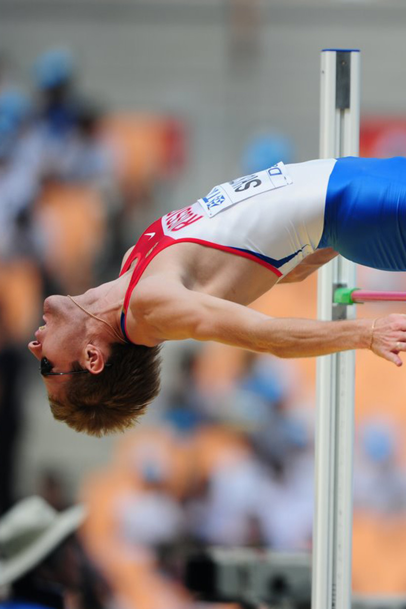 Прыгун в высоту Александр Шустов