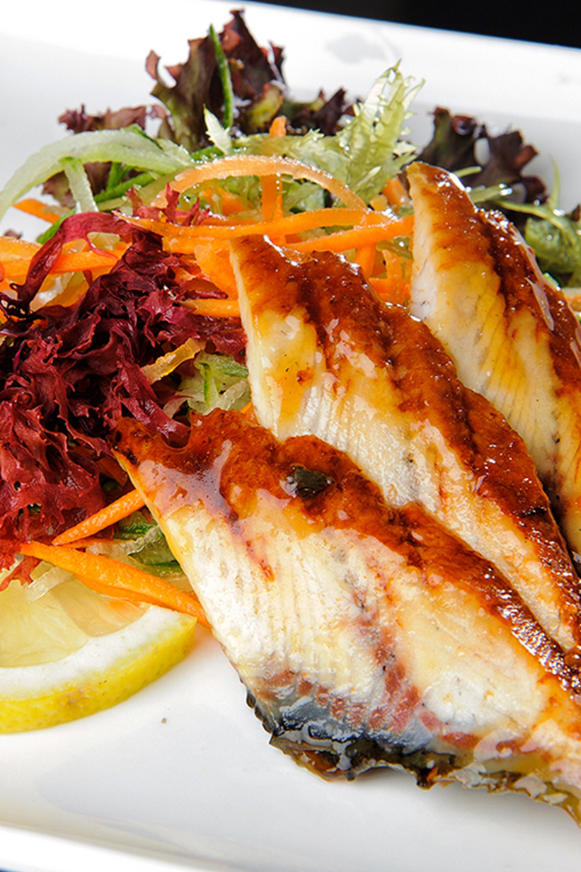 Балтийский угорь с овощами