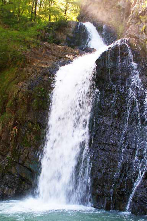 Водопад Змейка. Краснодарский край, Россия
