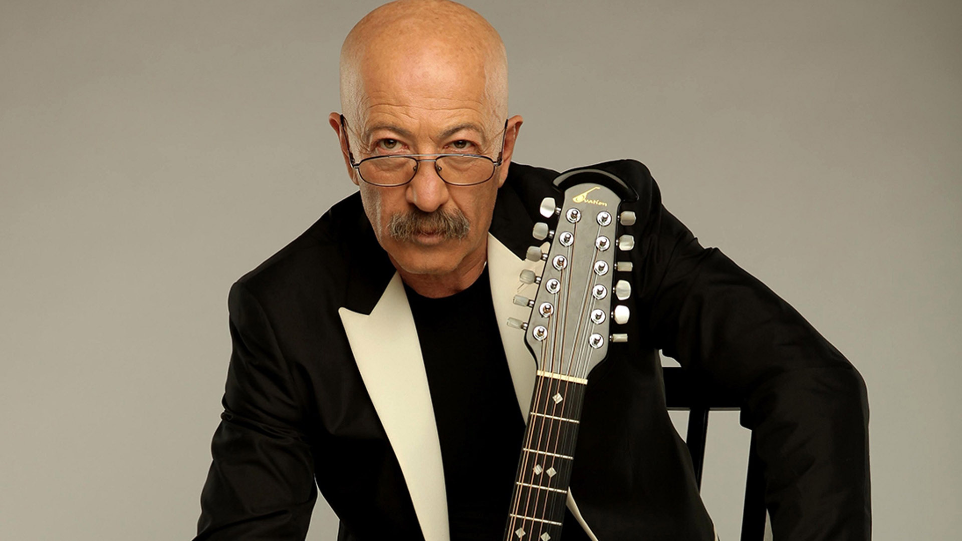 Александр Розенбаум. Мне тесно в строю