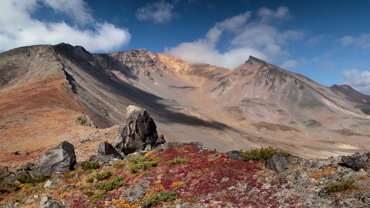 Вулкан Дзендзур