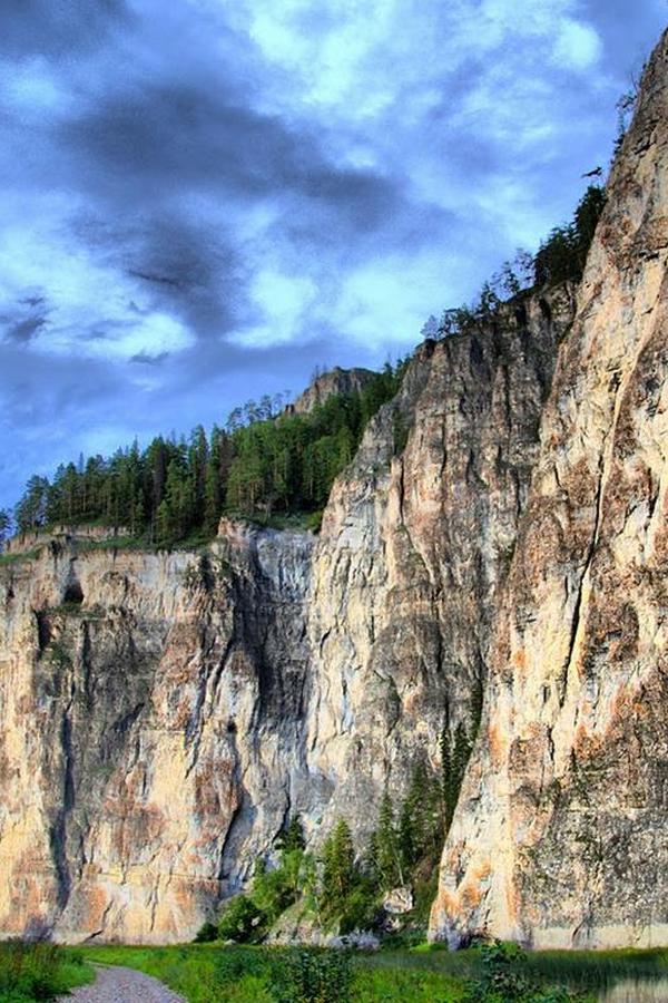 Скала Мамбет