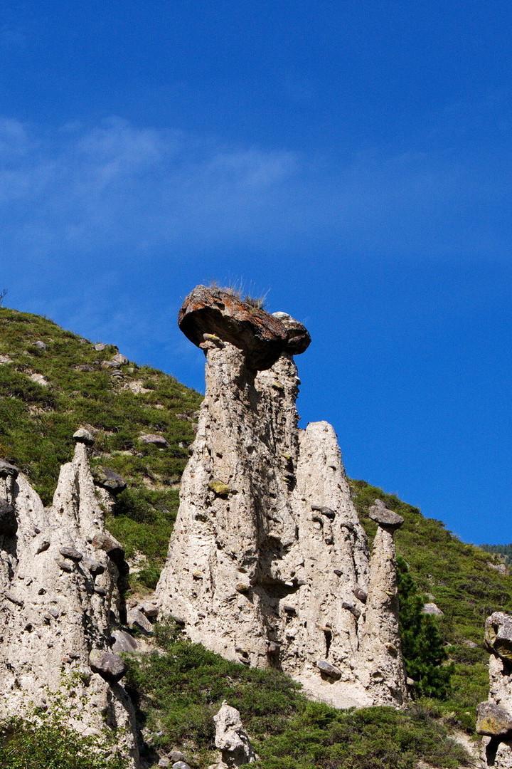 Каменные грибы