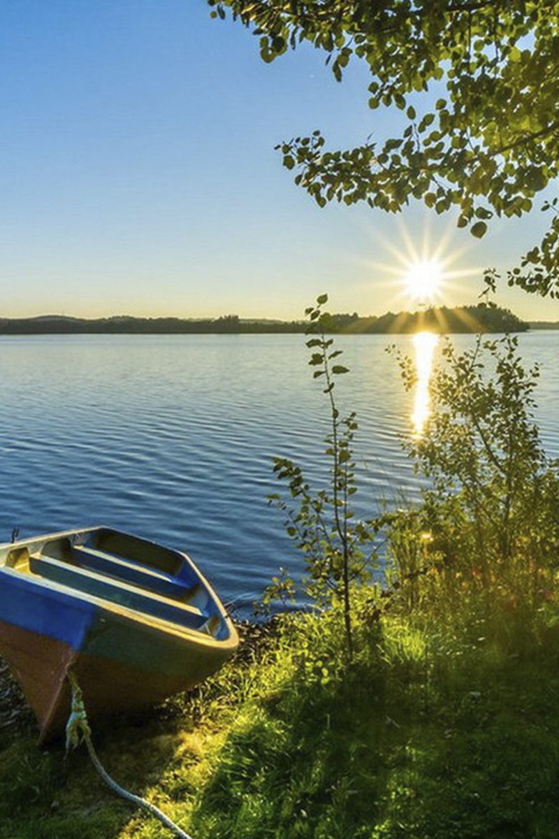 На берегу реки Лалинь