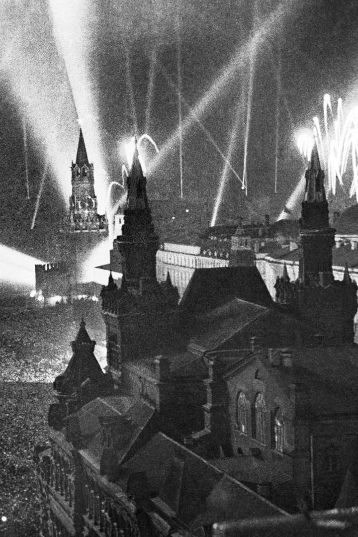 Салют Победы 9 мая 1945 года