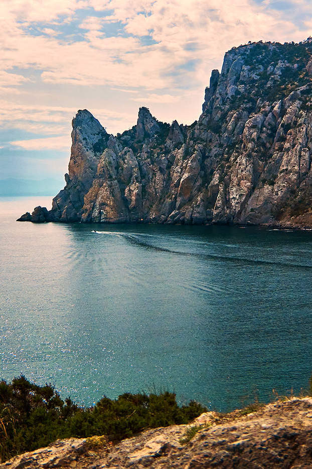 Озеро. Бухта. Пароход