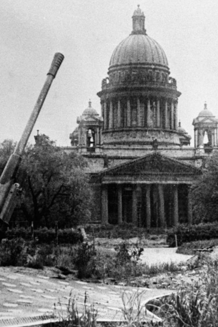 Блокадный батюшка