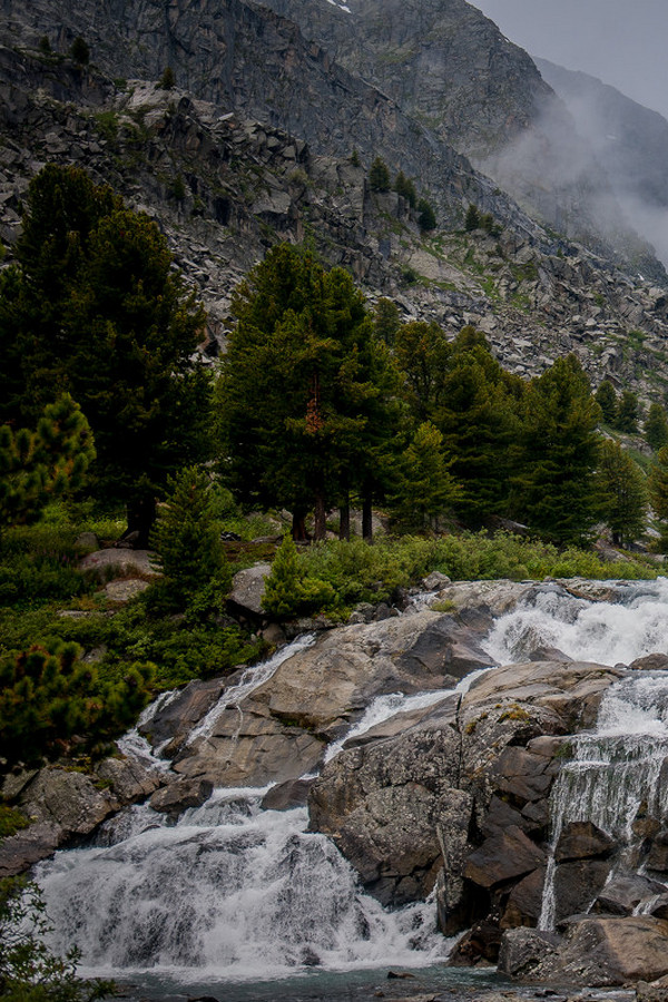 Водопады на озере Дарашколь