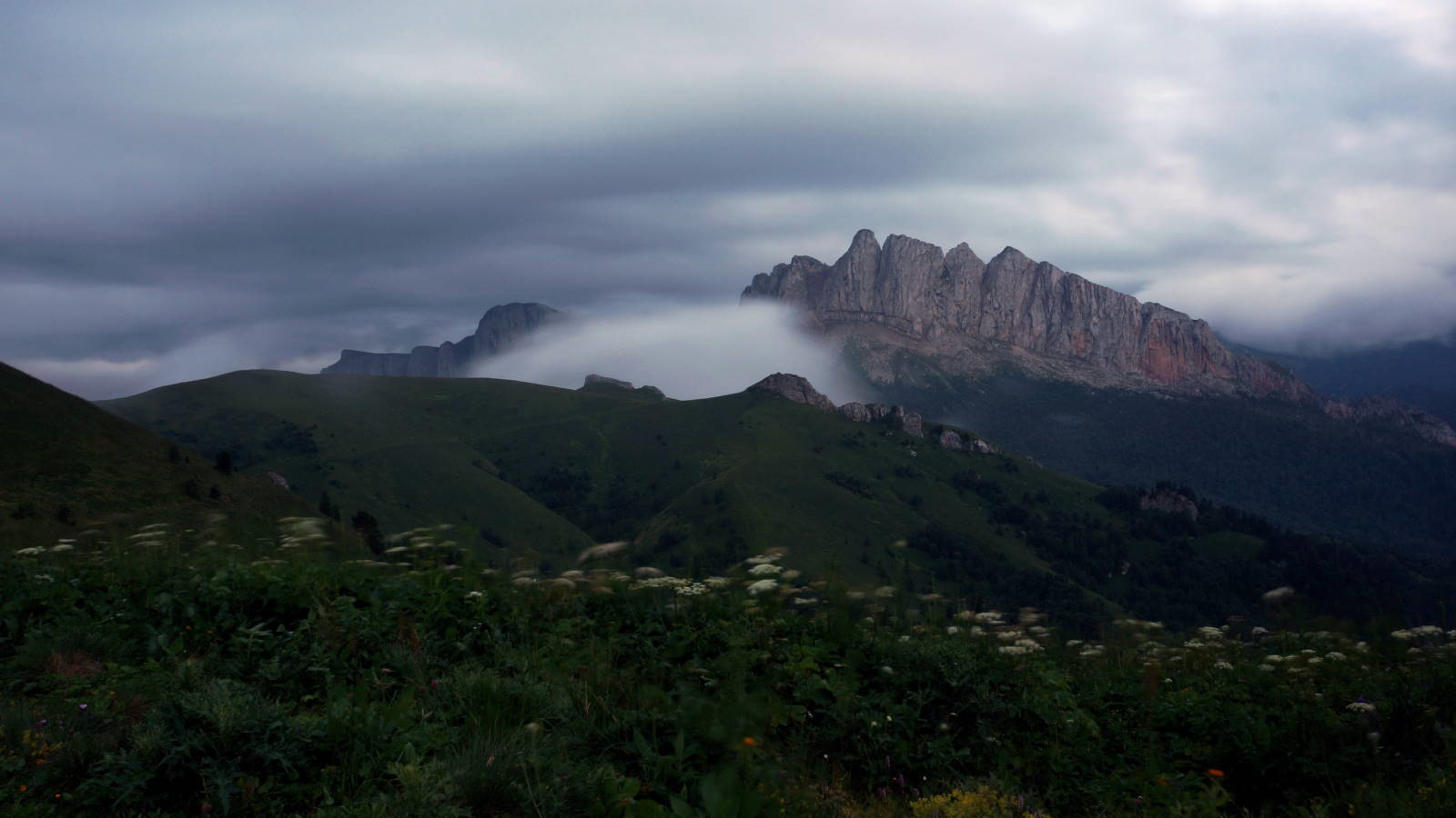 Урочище Чертовы ворота (тучи, раскаты грома)