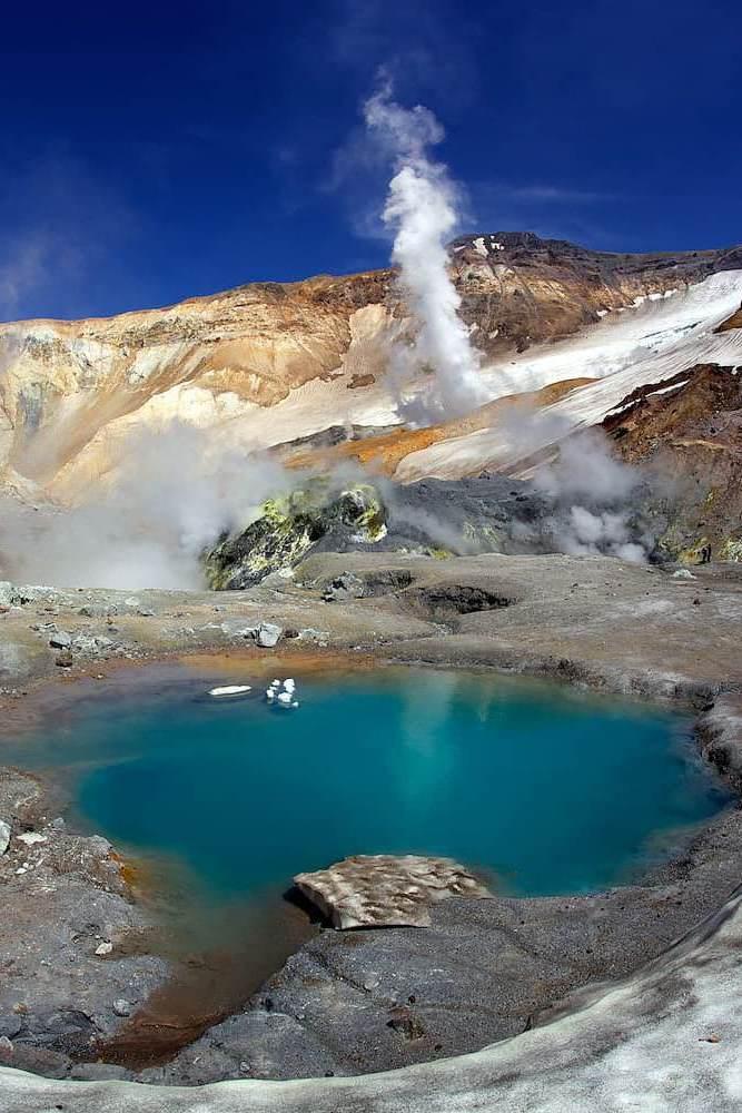 В кратере вулкана Мутновский