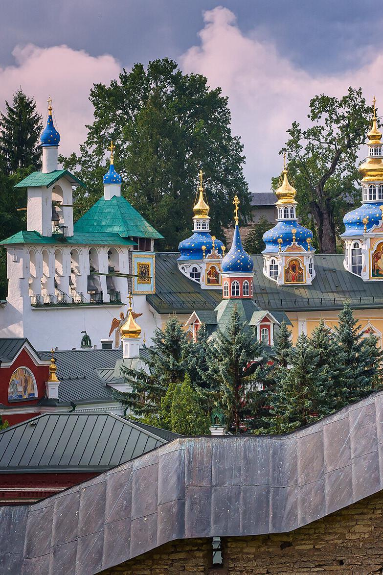 Псковский рубеж: четыре времени Печерской обители
