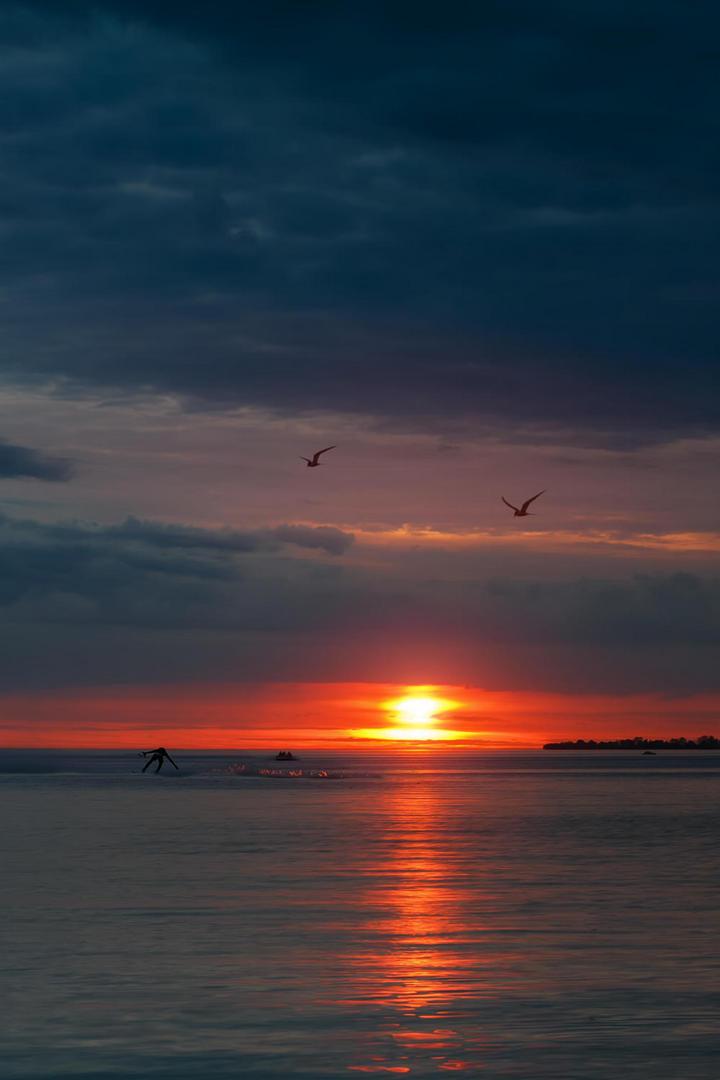 Рассвет над заливом