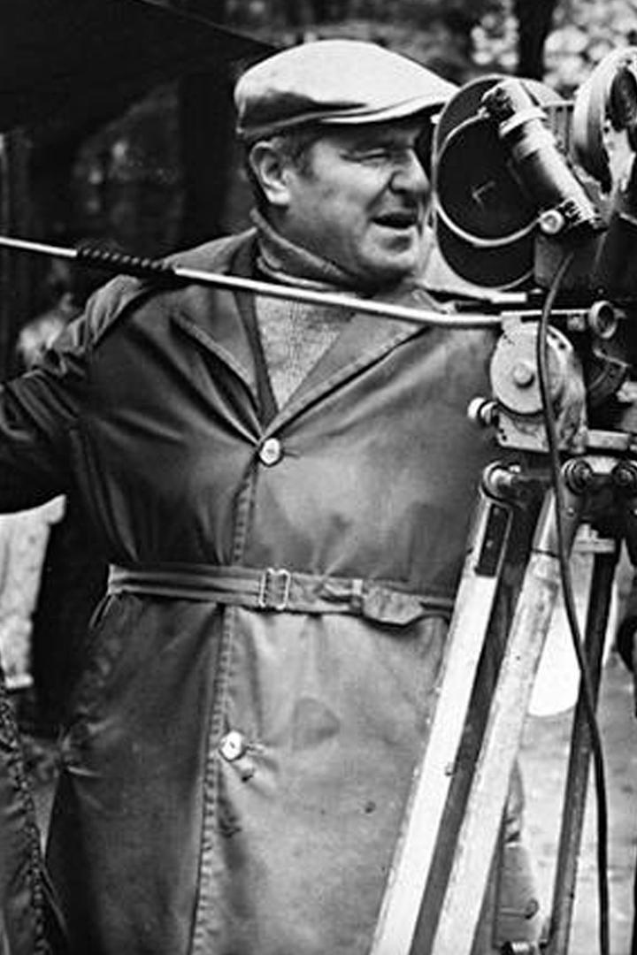 Д.Д. - кинооператор