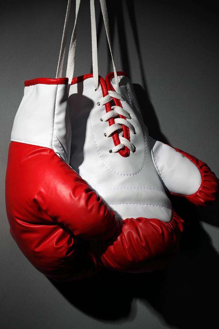 10-раундовый бой в полулегком весе (до 57,2 кг) за вакантный титул WBA Continental. Руслан Камилов (Россия) - Евгений Смирнов (Россия)