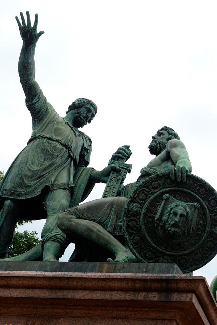 Памяти героев России