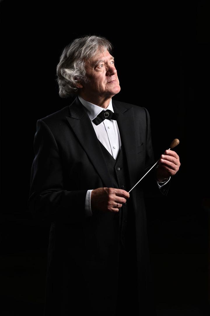 Дирижер Александр Анисимов