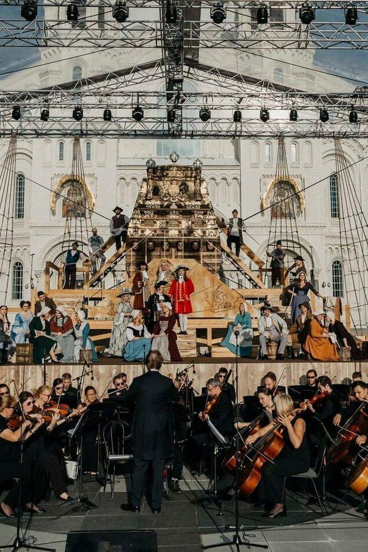 Все в оперу!