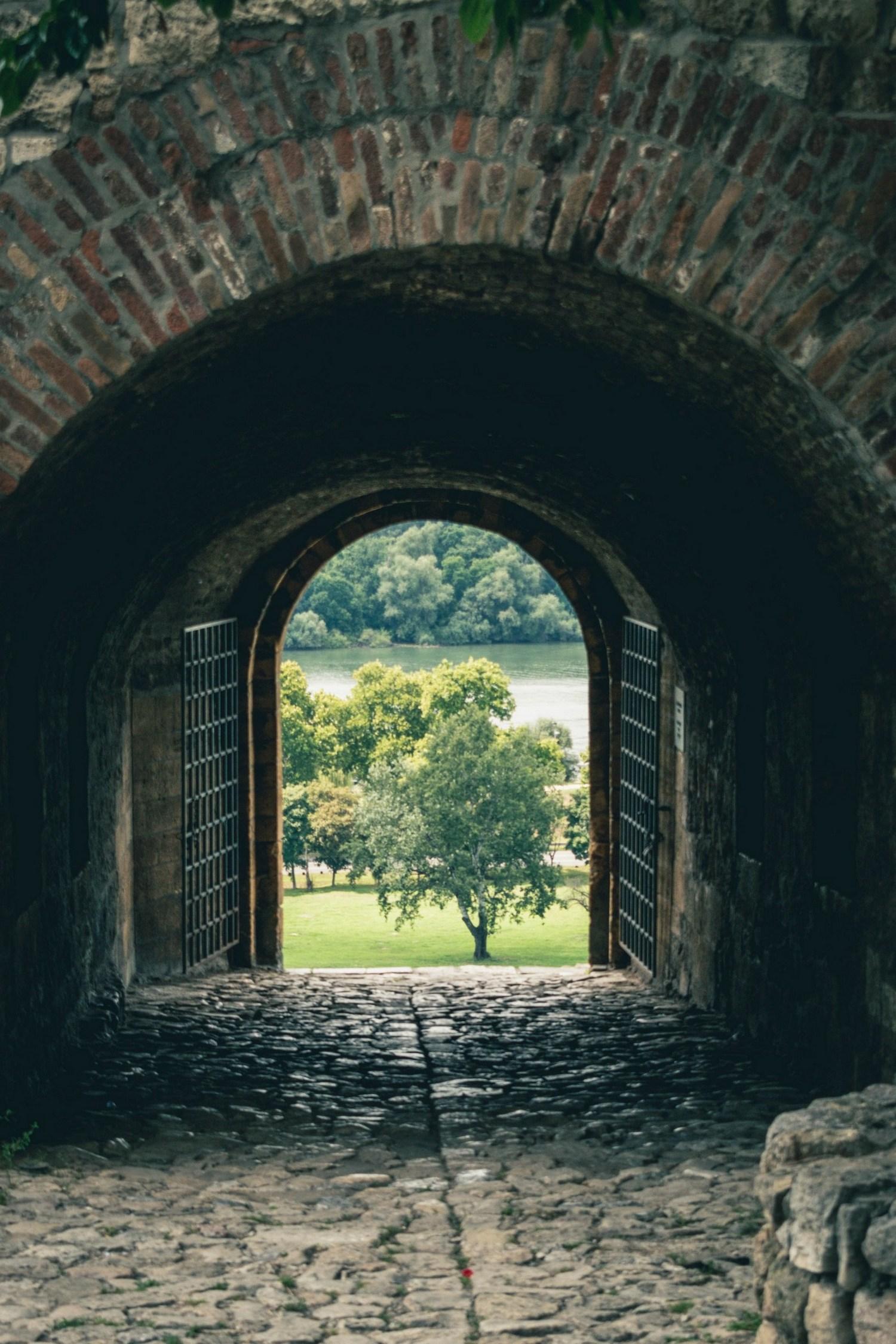 Крепость в Провансе - в единении со скалой