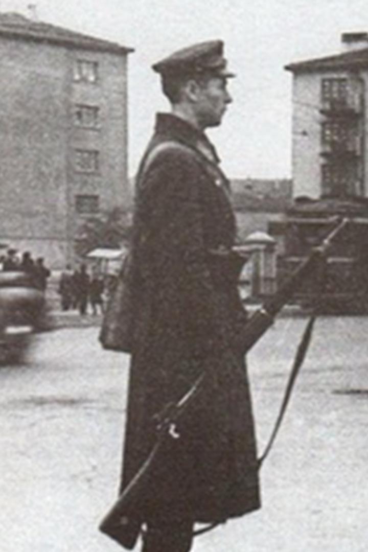 Вести незримый бой