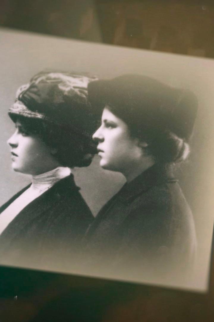 Хождение по мукам. Две жизни сестёр Крандиевских