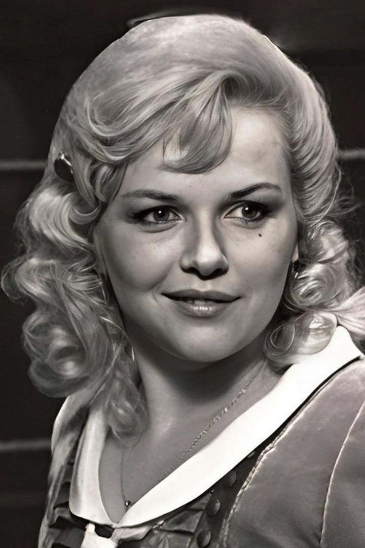 Александра Яковлева. Ураган несчастий