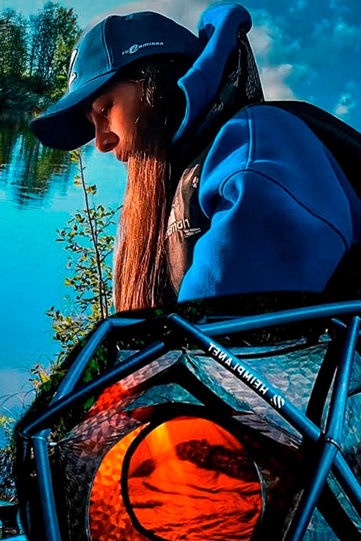 Вдвоём с палатками на острове