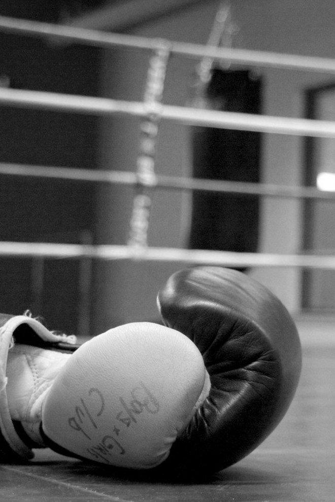 Профессиональный бокс. Артуро Гатти против Джесси Джеймса Лейхи. Трансляция из США