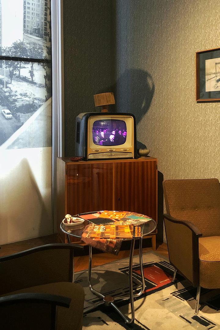 Под арктическим льдом