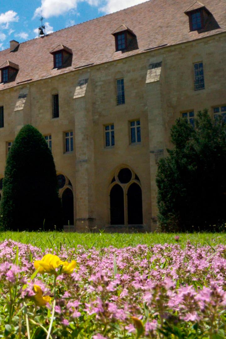 Аббатство Руайомон в Иль-де-Франс