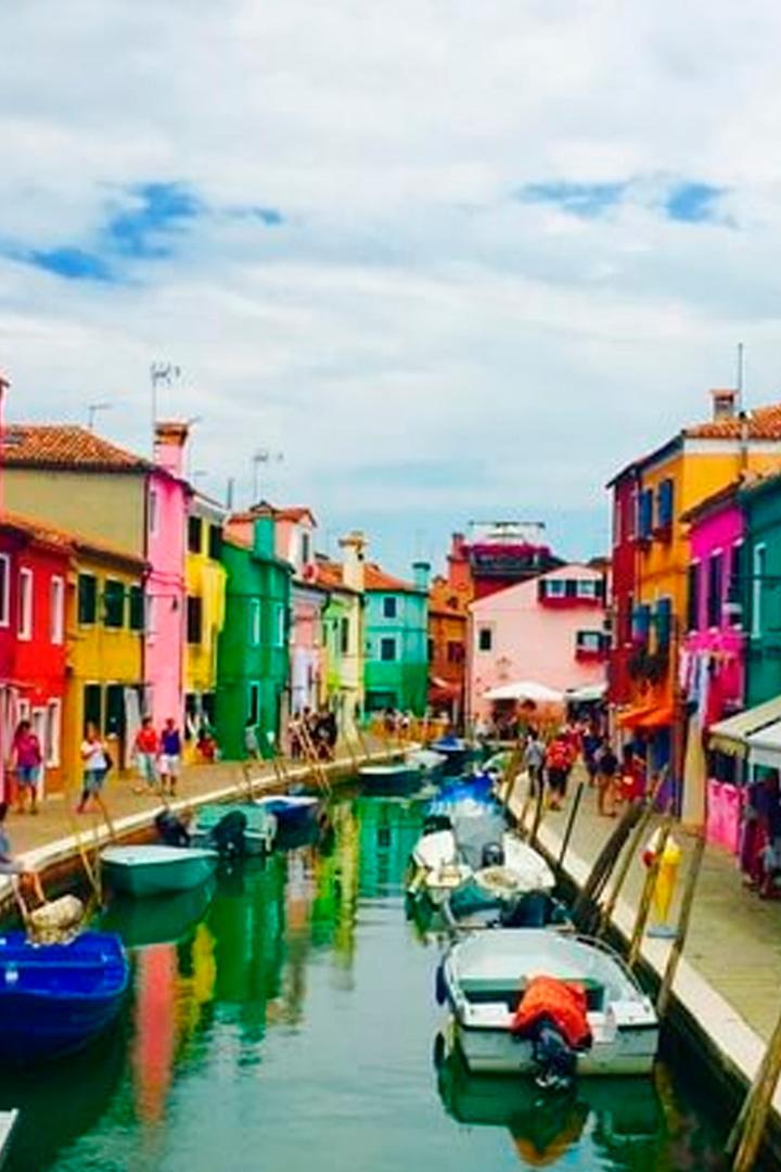 Город Бурано в Италии