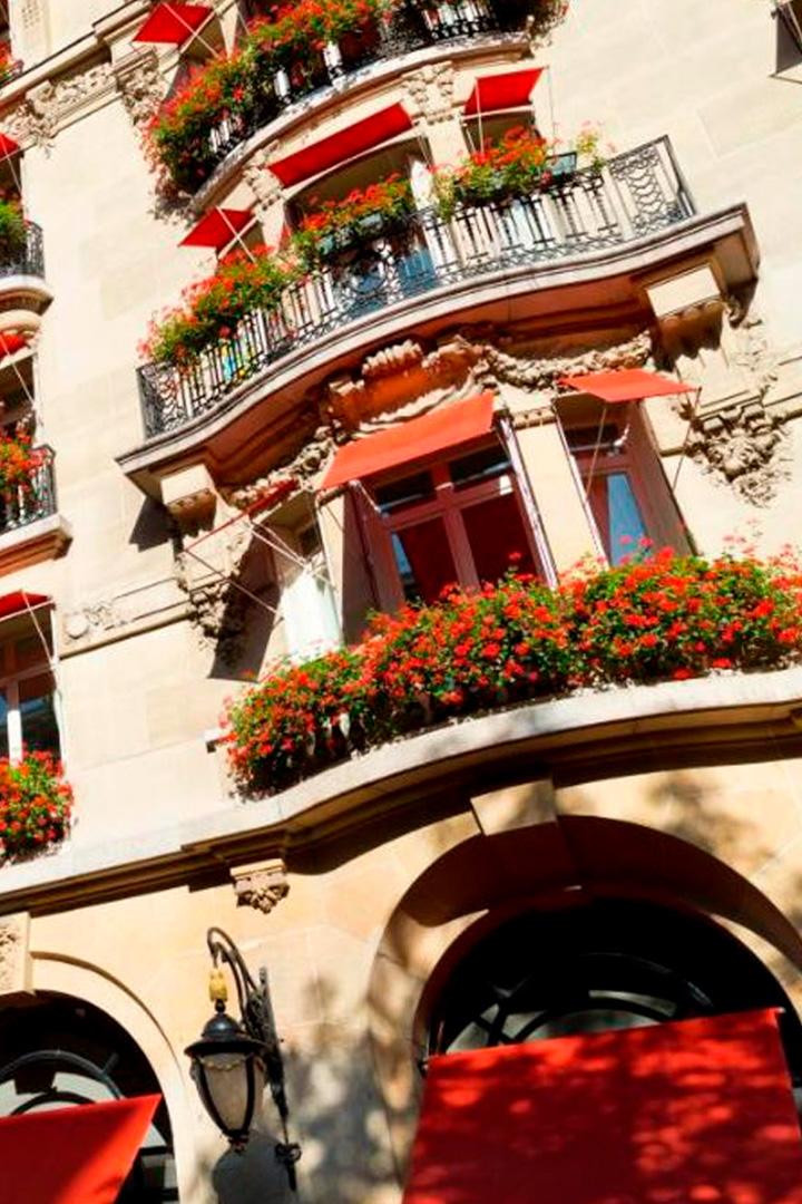 Отель Плаза Атене в Париже