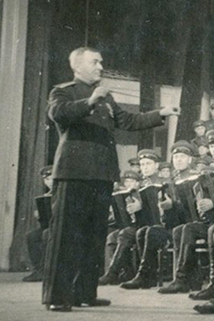 Поющее оружие. Ансамбль Александрова